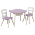 Runder Tisch mit Stühlen